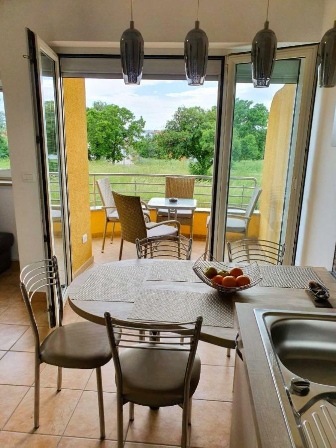 Lastovka Posesi Apartment Medulin Bagian luar foto