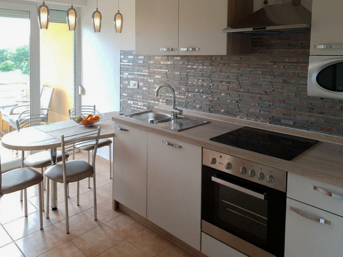 Lastovka Posesi Apartment Medulin Bagian luar foto