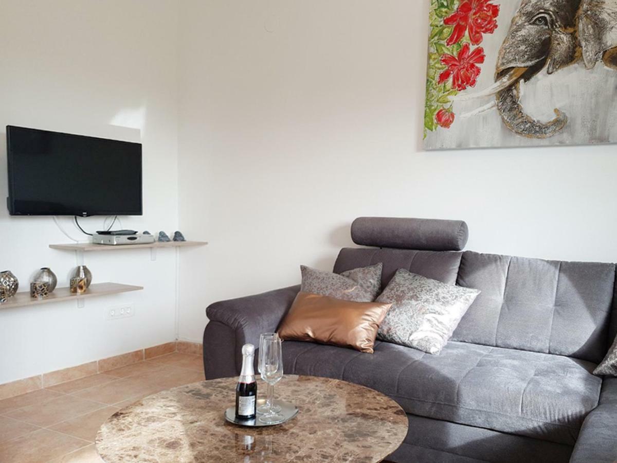 Lastovka Posesi Apartment Medulin Bagian luar foto